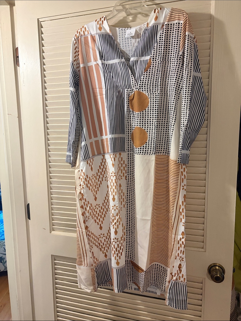 P710. Abstract Print Long Sleeve Women's Dress in White and Tan